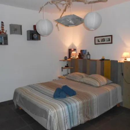 La Vigne Pour 6 En Bord De Plage * Galeria (Corsica)